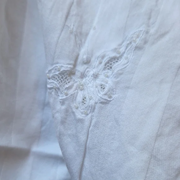 White Nightgown And Robe Set - Picture 4 of 4